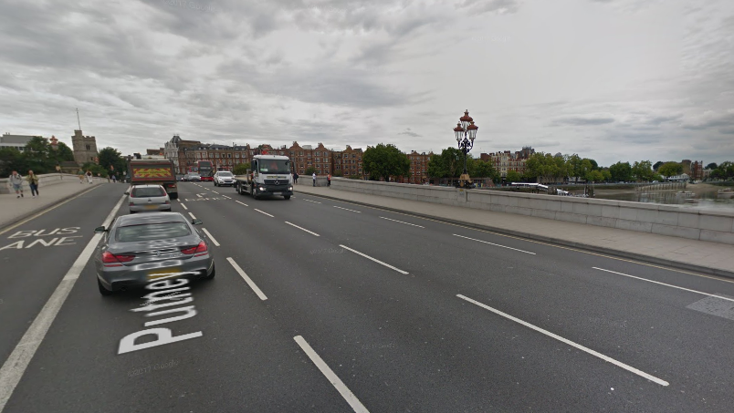 Moped thieves stop traffic and use angle grinder in attempt to steal HD TV camera